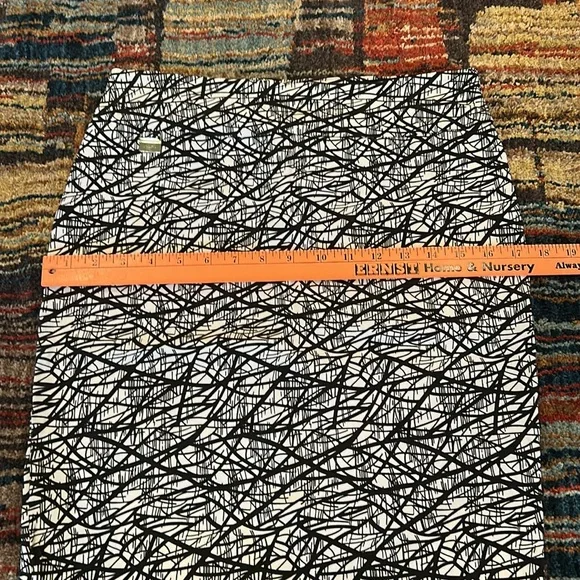 LISETTE Black and White Patterned Women's Pull-on Pencil Skirt -Size 6. - Picture 4 of 12